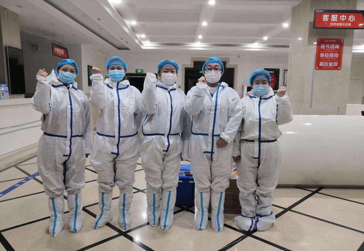 致敬核酸檢測團(tuán)隊，新年期間堅守在抗疫一線